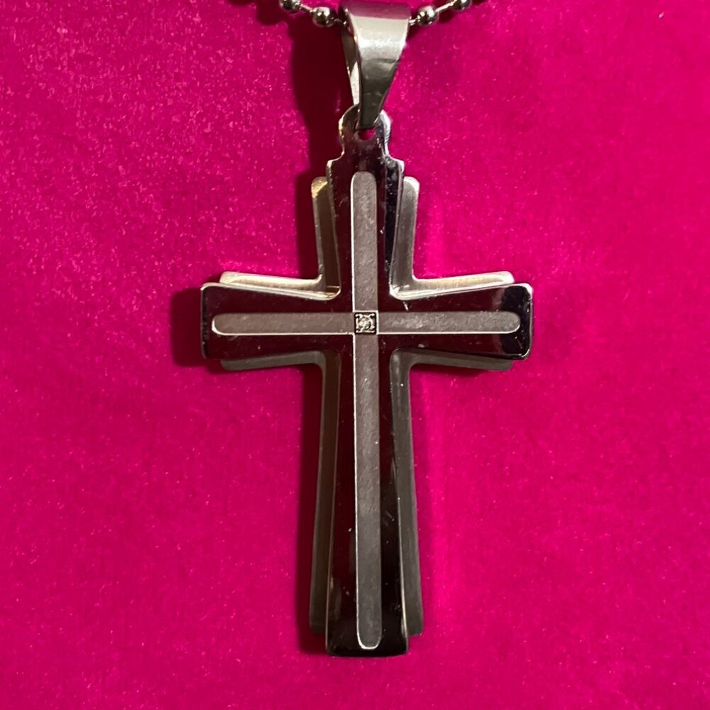 Silver unisex cross necklace